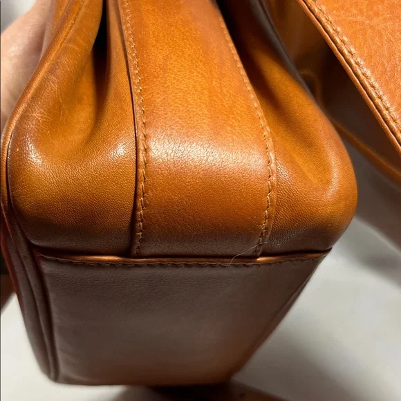 Gucci Tan Leather Shoulder Bag - Picture 8 of 12